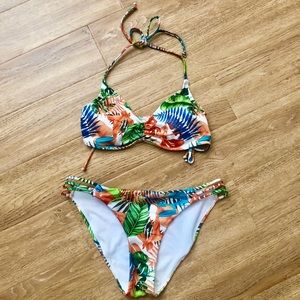 NWOT La Vie en Rose Ribbed Bikini